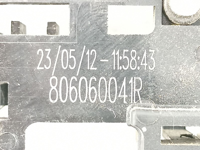 Recambio de cerradura puerta trasera derecha para renault megane 1.5 dci k9k 837 referencia OEM IAM 806060041R  
