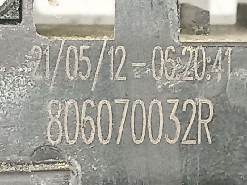 Recambio de cerradura puerta delantera izquierda para renault megane 1.5 dci k9k 837 referencia OEM IAM 806070032R  