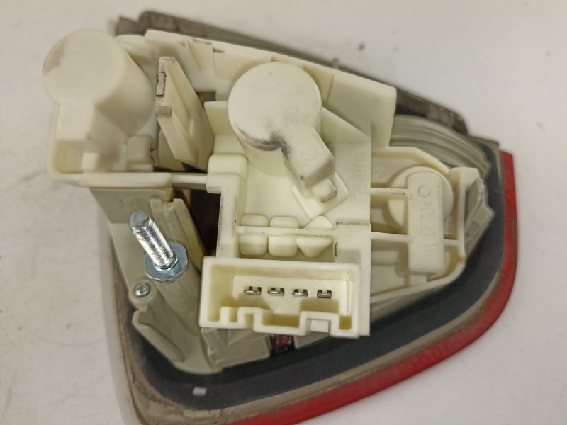 Recambio de piloto porton izquierdo para bmw serie 3 berlina (e90) 320d referencia OEM IAM 6937459  