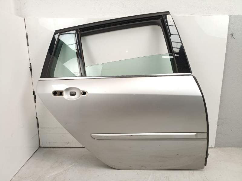 Recambio de puerta trasera derecha para renault laguna grandtour iii dynamique referencia OEM IAM 821120002R  