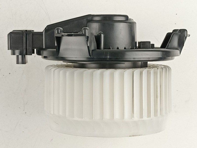 Recambio de motor calefaccion para toyota yaris 1.0g 1kr referencia OEM IAM 871030D101 AV1370 