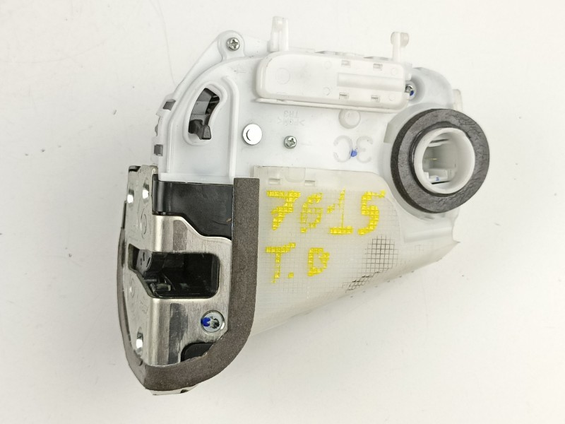 Recambio de cerradura puerta trasera derecha para toyota yaris 1.0g 1kr referencia OEM IAM 690500D110  