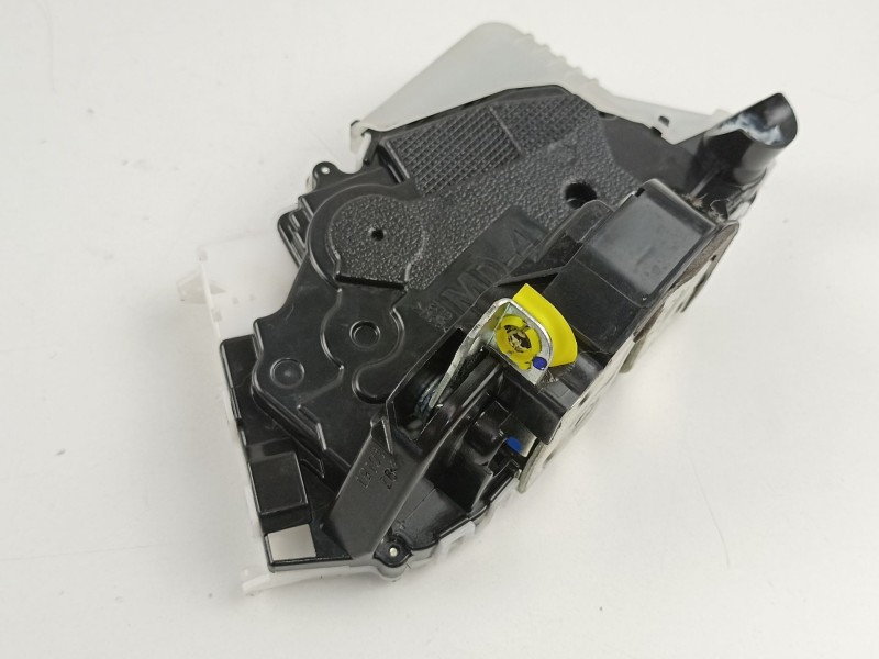 Recambio de cerradura puerta delantera izquierda para toyota yaris 1.0g 1kr referencia OEM IAM 690400D140  