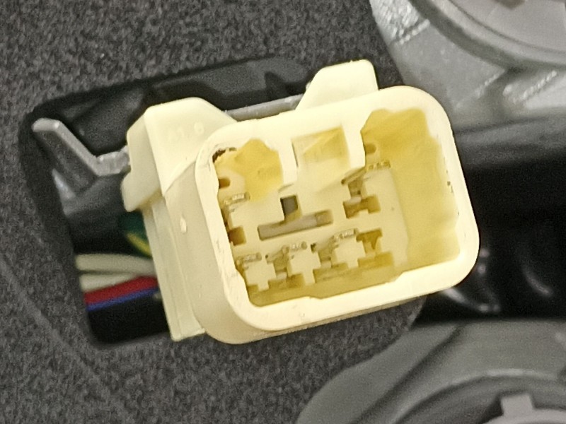 Recambio de piloto trasero izquierdo para toyota yaris 1.0g 1kr referencia OEM IAM 815610D370  