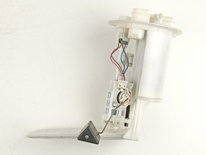 Recambio de bomba combustible aforador para toyota yaris 1.0g 1kr referencia OEM IAM 777040D070  