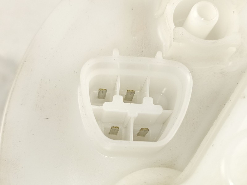 Recambio de bomba combustible aforador para toyota yaris 1.0g 1kr referencia OEM IAM 777040D070  