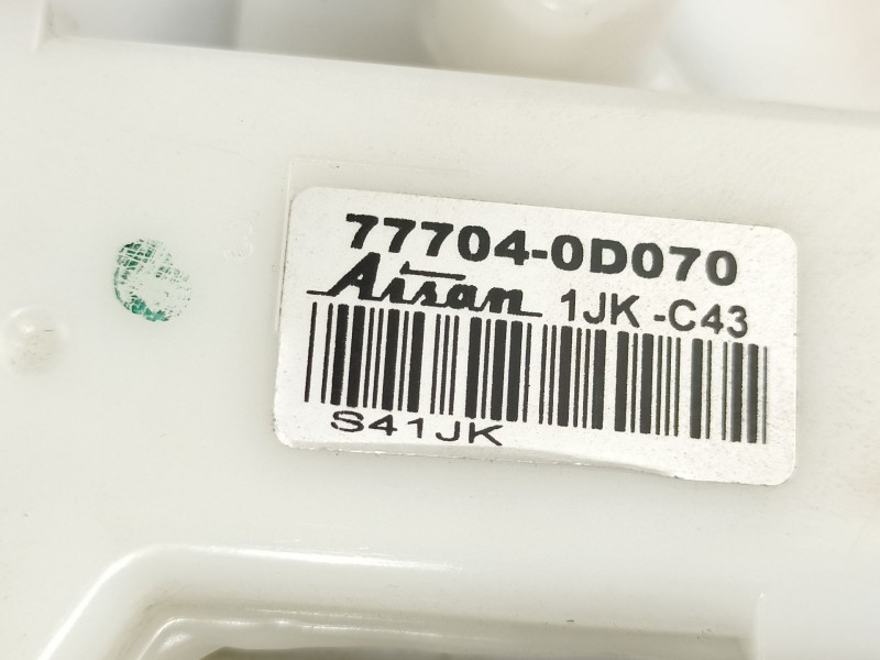 Recambio de bomba combustible aforador para toyota yaris 1.0g 1kr referencia OEM IAM 777040D070  