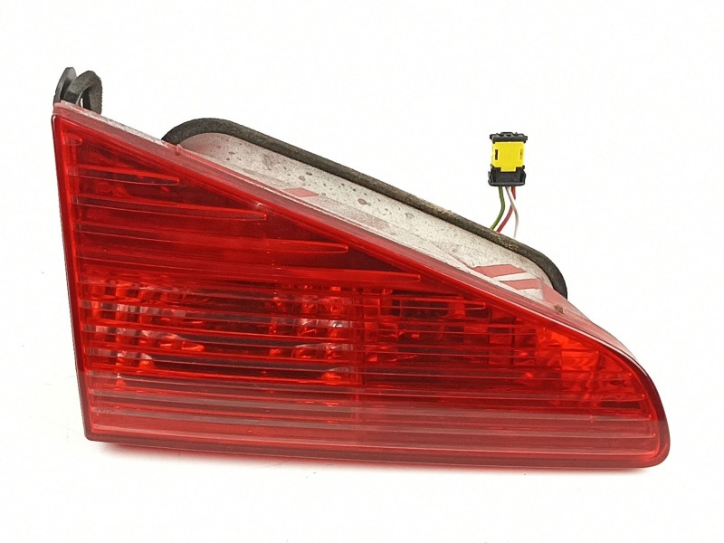 Recambio de piloto porton izquierdo para peugeot 607 2.2 d referencia OEM IAM 6350N2  