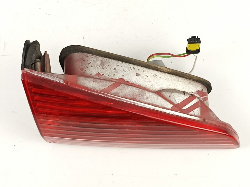 Recambio de piloto porton izquierdo para peugeot 607 2.2 d referencia OEM IAM 6350N2  