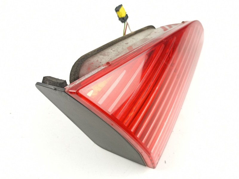 Recambio de piloto porton izquierdo para peugeot 607 2.2 d referencia OEM IAM 6350N2  