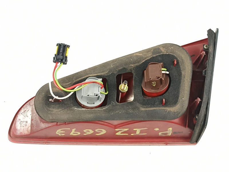 Recambio de piloto porton izquierdo para peugeot 607 2.2 d referencia OEM IAM 6350N2  