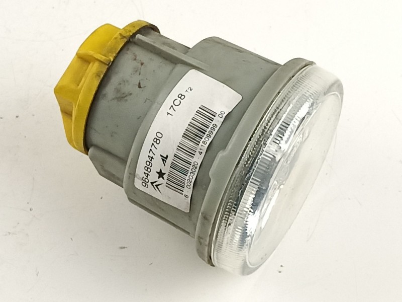 Recambio de antiniebla izquierdo para peugeot partner 1.6 hdi d-9hx o 9h2 referencia OEM IAM 9648947780  
