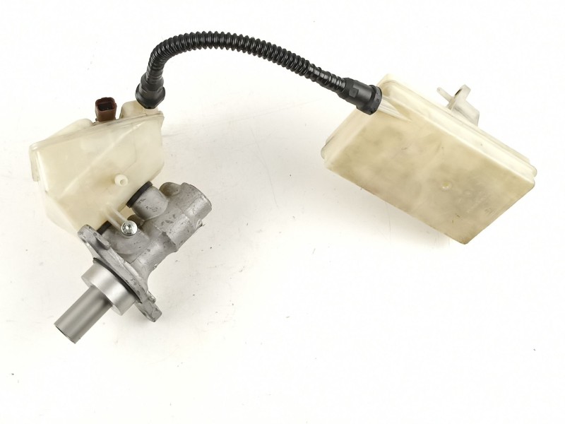Recambio de bomba de freno para peugeot partner 1.6 hdi d-9hx o 9h2 referencia OEM IAM 4601V8 9654002180 9680907780