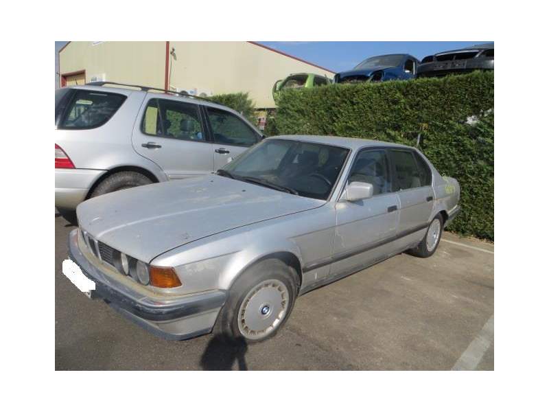 BMW 7 (E32)