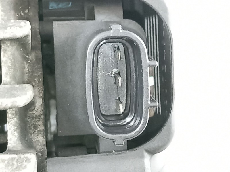 Recambio de alternador para kia ceed 1.6 crdi - d4fb referencia OEM IAM 373002A601 TG12C140 