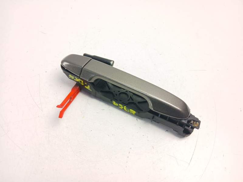 Recambio de manilla trasera derecha para toyota yaris (_p13_) 1.5 hybrid (nhp130_) referencia OEM IAM 692030D090  