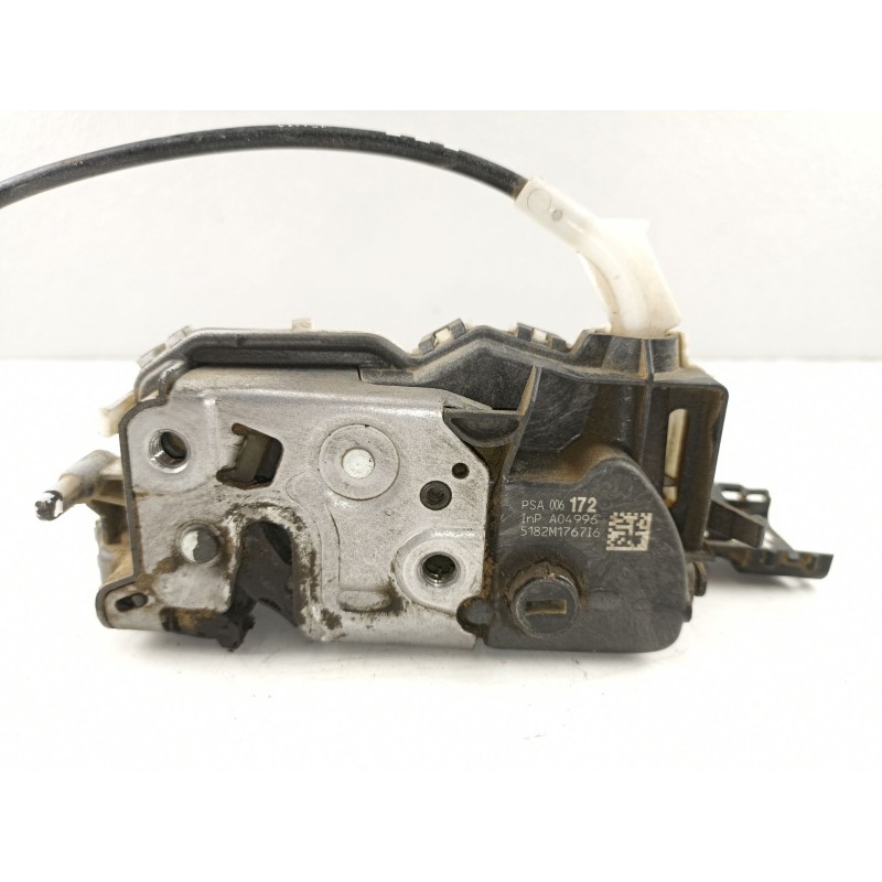 Recambio de cerradura puerta trasera derecha para peugeot 308 1.6hdi 9h05 112cv 6velocidades referencia OEM IAM 9138Q7  