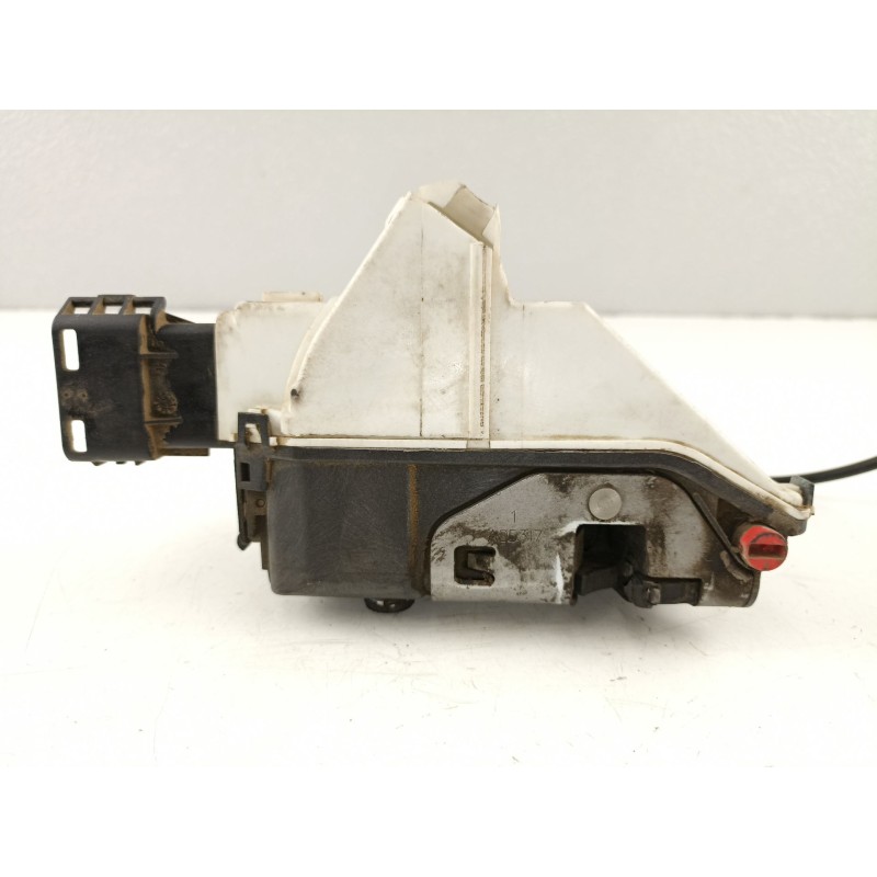 Recambio de cerradura puerta trasera derecha para peugeot 308 1.6hdi 9h05 112cv 6velocidades referencia OEM IAM 9138Q7  