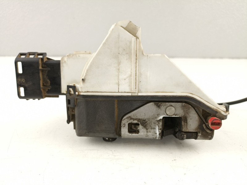 Recambio de cerradura puerta trasera derecha para peugeot 308 1.6hdi 9h05 112cv 6velocidades referencia OEM IAM 9138Q7  