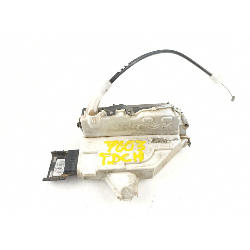 Recambio de cerradura puerta trasera derecha para peugeot 308 1.6hdi 9h05 112cv 6velocidades referencia OEM IAM 9138Q7  