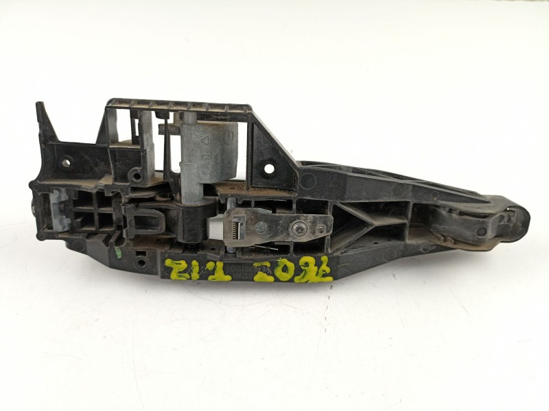 Recambio de manilla trasera izquierda para peugeot 308 1.6hdi 9h05 112cv 6velocidades referencia OEM IAM 9672961180  