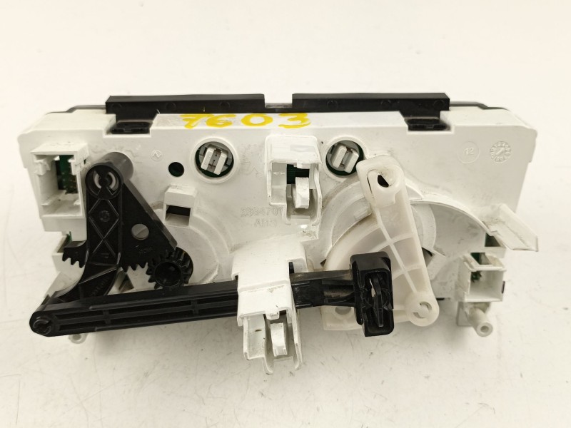 Recambio de mandos calefaccion aire para peugeot 308 1.6hdi 9h05 112cv 6velocidades referencia OEM IAM 6452G1 69947013 