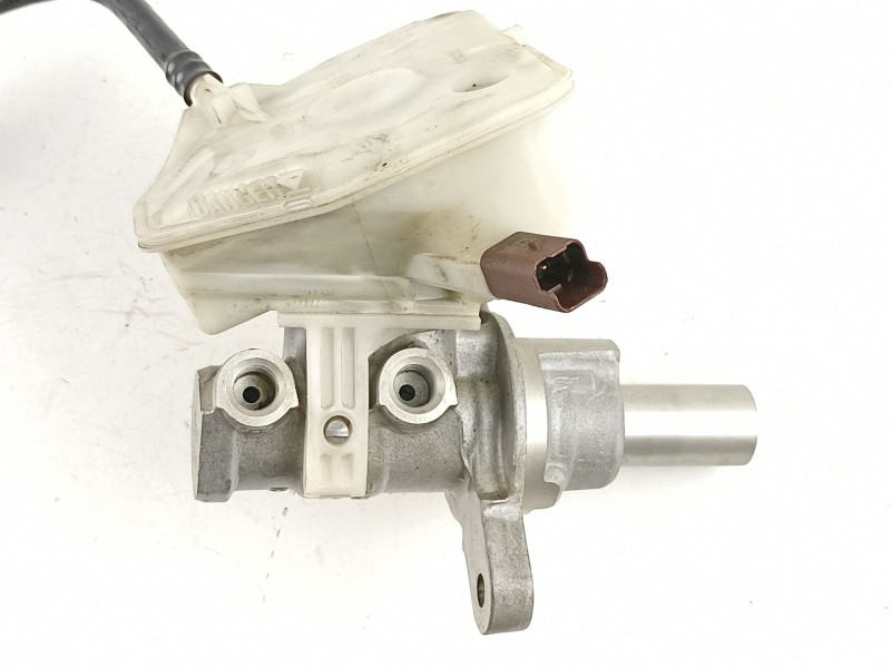 Recambio de bomba de freno para peugeot 308 1.6hdi 9h05 112cv 6velocidades referencia OEM IAM 4601V1 0204051007 