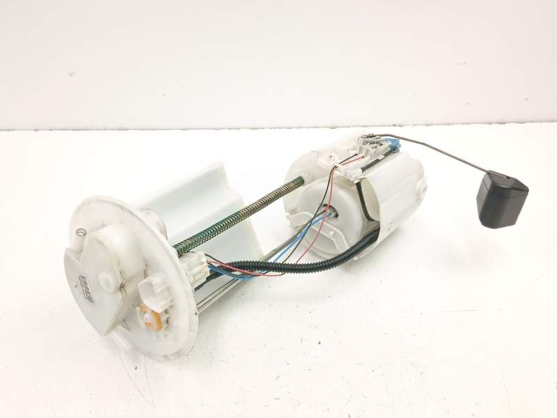Recambio de bomba combustible aforador para toyota yaris (_p13_) 1.5 hybrid (nhp130_) referencia OEM IAM 777040D090  