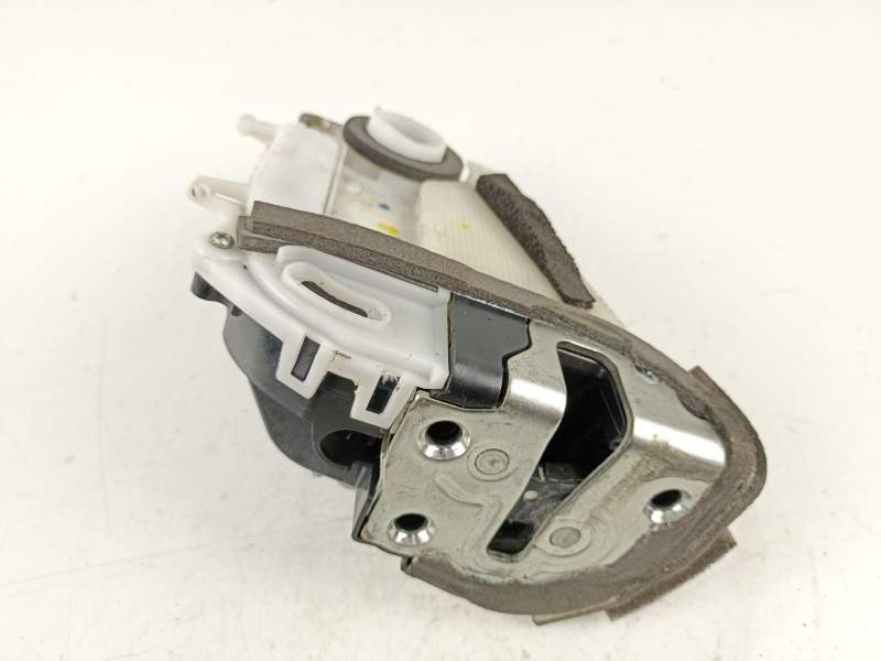 Recambio de cerradura puerta trasera derecha para toyota prius zvw30 prius advance referencia OEM IAM 6905047070  