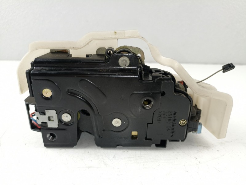Recambio de cerradura puerta trasera izquierda para volkswagen golf v 1.9 tdi bxe - 1k - 5v referencia OEM IAM 7L0839015 1K08393