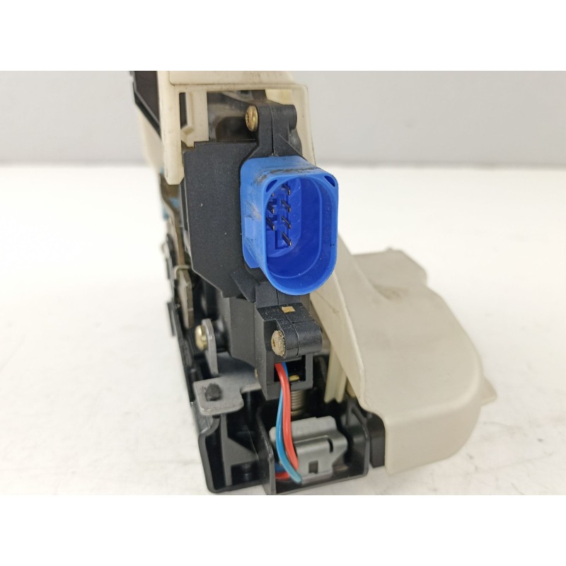 Recambio de cerradura puerta trasera izquierda para volkswagen golf v 1.9 tdi bxe - 1k - 5v referencia OEM IAM 7L0839015 1K08393