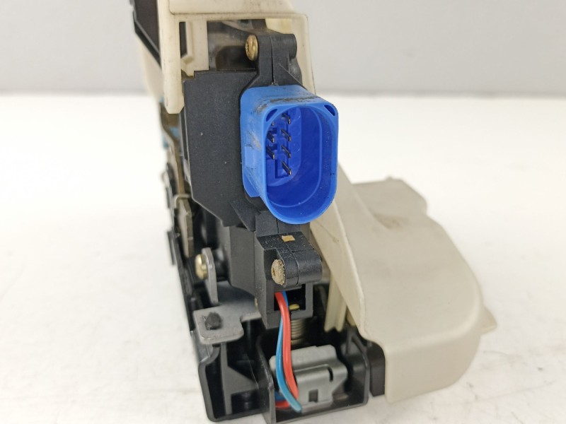 Recambio de cerradura puerta trasera izquierda para volkswagen golf v 1.9 tdi bxe - 1k - 5v referencia OEM IAM 7L0839015 1K08393