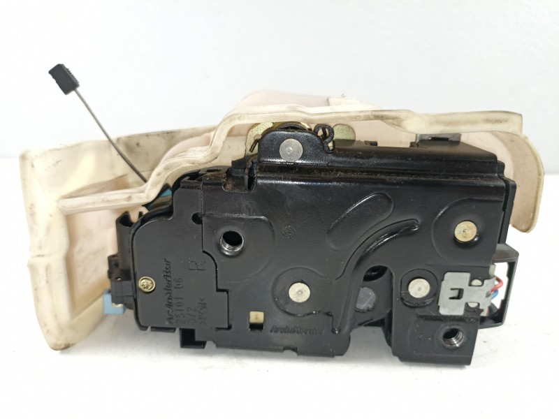 Recambio de cerradura puerta delantera derecha para volkswagen golf v 1.9 tdi bxe - 1k - 5v referencia OEM IAM 3D1837016 1K08373