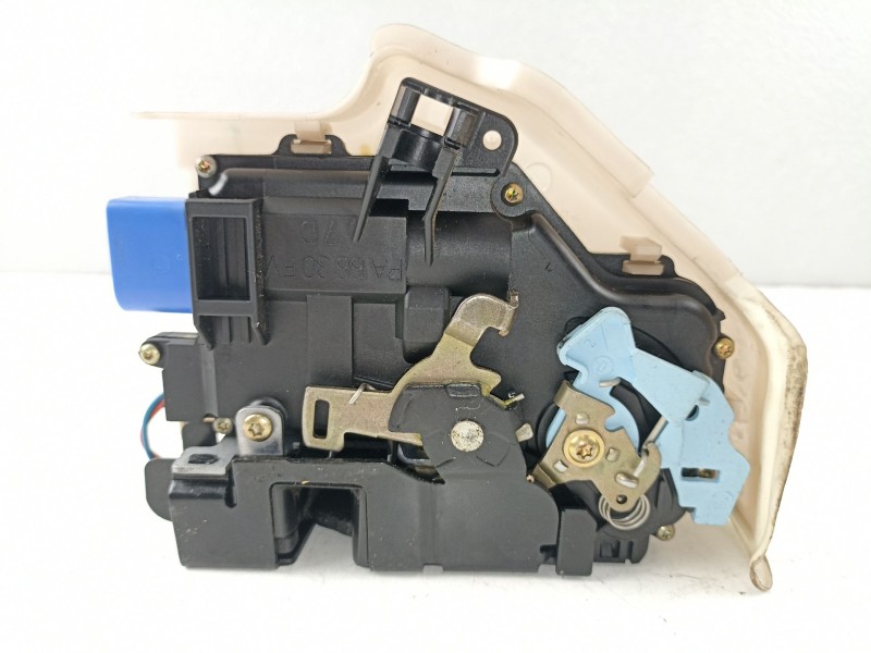 Recambio de cerradura puerta delantera derecha para volkswagen golf v 1.9 tdi bxe - 1k - 5v referencia OEM IAM 3D1837016 1K08373