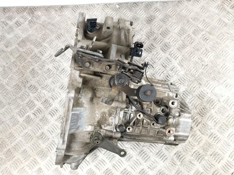 Recambio de caja cambios 5v turbo diesel para hyundai getz 1.5 d referencia OEM IAM J52271  