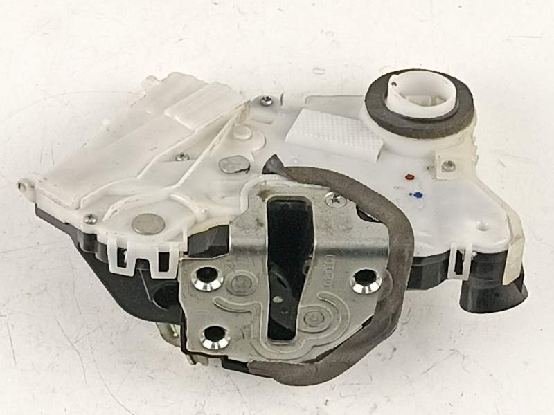 Recambio de cerradura puerta delantera derecha para toyota prius zvw30 prius advance referencia OEM IAM 6903047081  