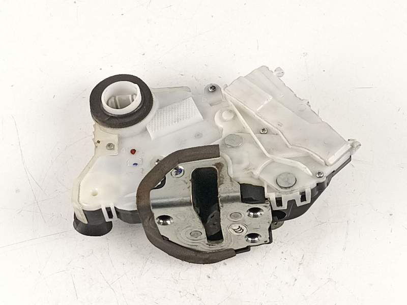 Recambio de cerradura puerta delantera izquierda para toyota prius zvw30 prius advance referencia OEM IAM 6904052340  