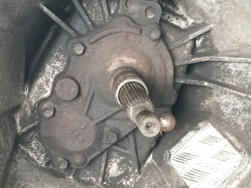 Recambio de caja cambios 5v turbo diesel para opel monterey 3.1 turbodiesel referencia OEM IAM 39233608  