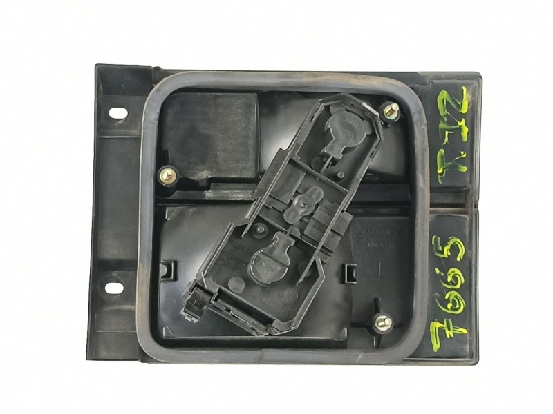 Recambio de piloto porton izquierdo para volkswagen vento 1.6 g-abu referencia OEM IAM 1H5945107  