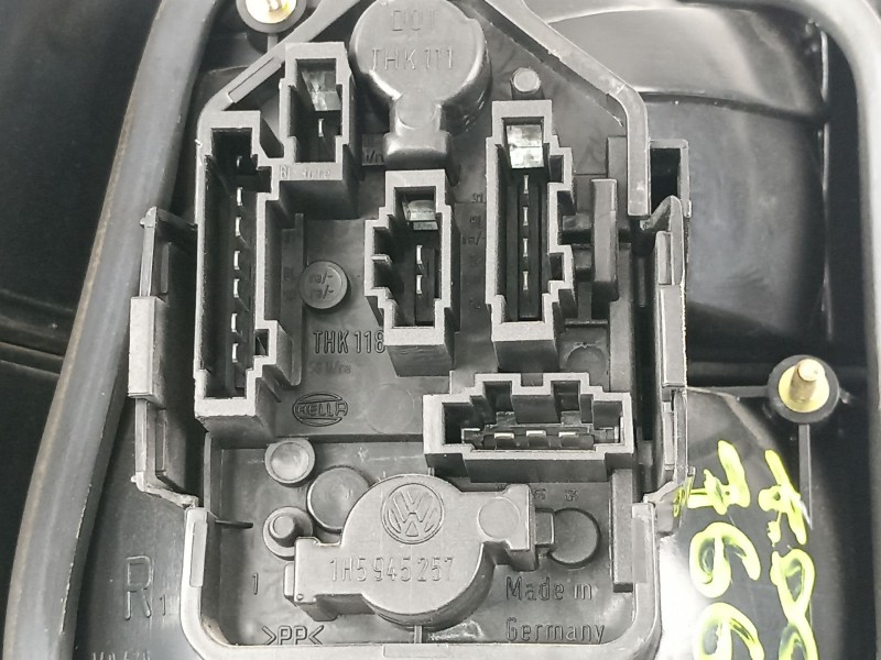 Recambio de piloto trasero derecho para volkswagen vento 1.6 g-abu referencia OEM IAM 1H5945112B  