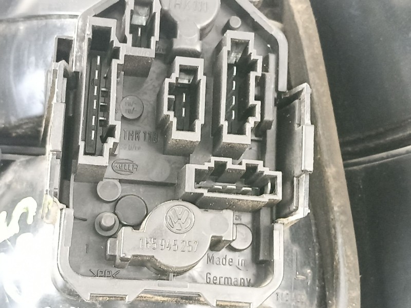 Recambio de piloto trasero izquierdo para volkswagen vento 1.6 g-abu referencia OEM IAM 1H5945111B  