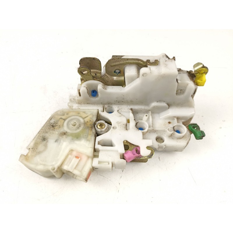 Recambio de cerradura puerta trasera derecha para nissan navara 2.5 td sport referencia OEM IAM 805025P010 805525P003 