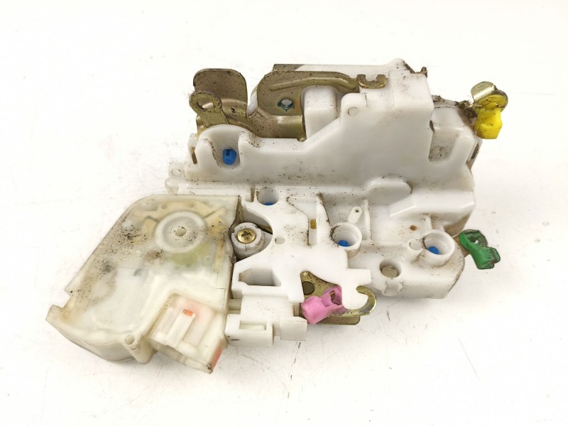 Recambio de cerradura puerta trasera derecha para nissan navara 2.5 td sport referencia OEM IAM 805025P010 805525P003 