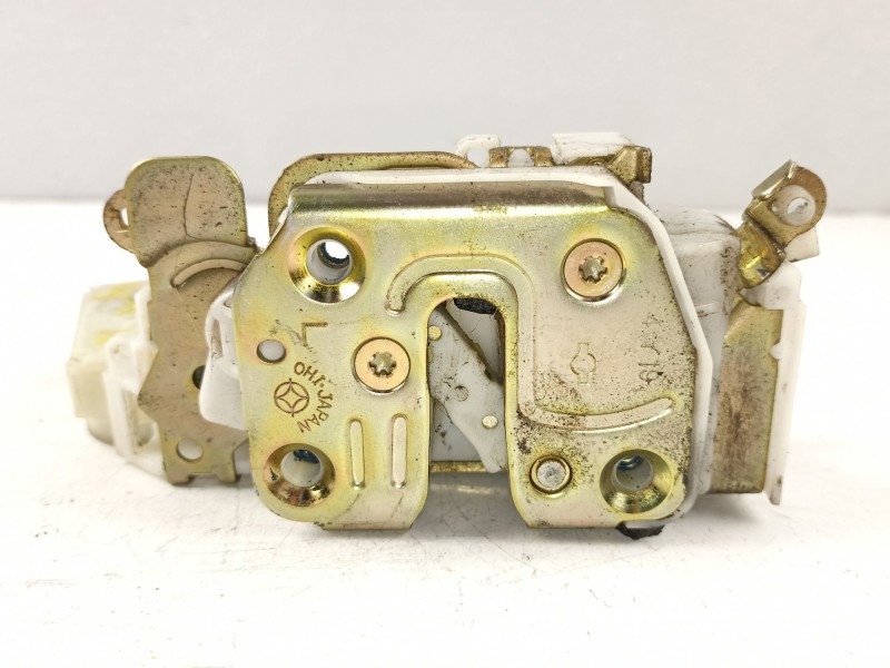 Recambio de cerradura puerta trasera izquierda para nissan navara 2.5 td sport referencia OEM IAM 805035P010 805525P003 