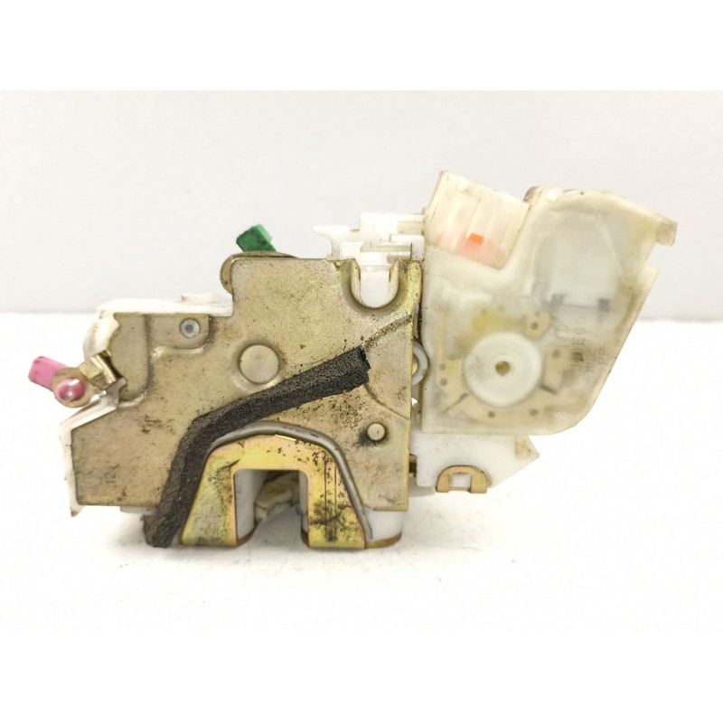 Recambio de cerradura puerta trasera izquierda para nissan navara 2.5 td sport referencia OEM IAM 805035P010 805525P003 