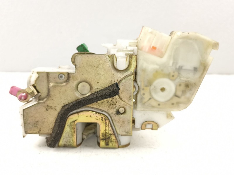 Recambio de cerradura puerta trasera izquierda para nissan navara 2.5 td sport referencia OEM IAM 805035P010 805525P003 