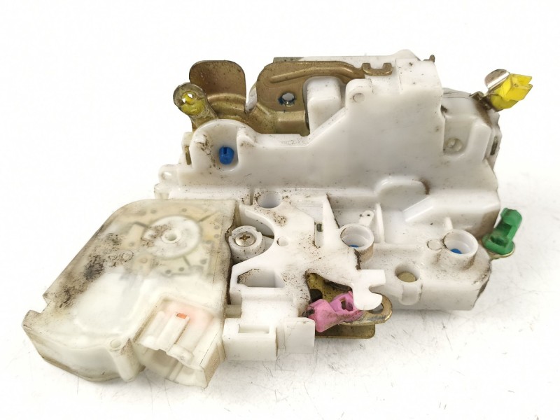 Recambio de cerradura puerta delantera derecha para nissan navara 2.5 td sport referencia OEM IAM 805025P060 805525P013 