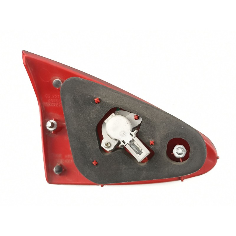 Recambio de piloto porton derecho para alfa romeo 147 1.6 g referencia OEM IAM 46556346 46747825 03321010