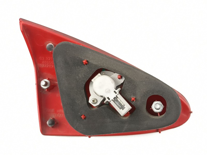 Recambio de piloto porton derecho para alfa romeo 147 1.6 g referencia OEM IAM 46556346 46747825 03321010