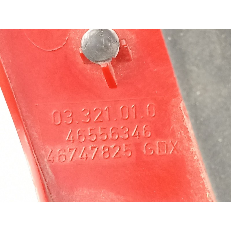 Recambio de piloto porton derecho para alfa romeo 147 1.6 g referencia OEM IAM 46556346 46747825 03321010